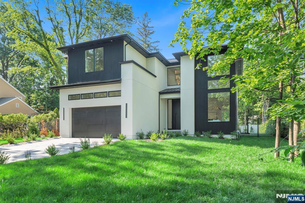 43 Oak Avenue