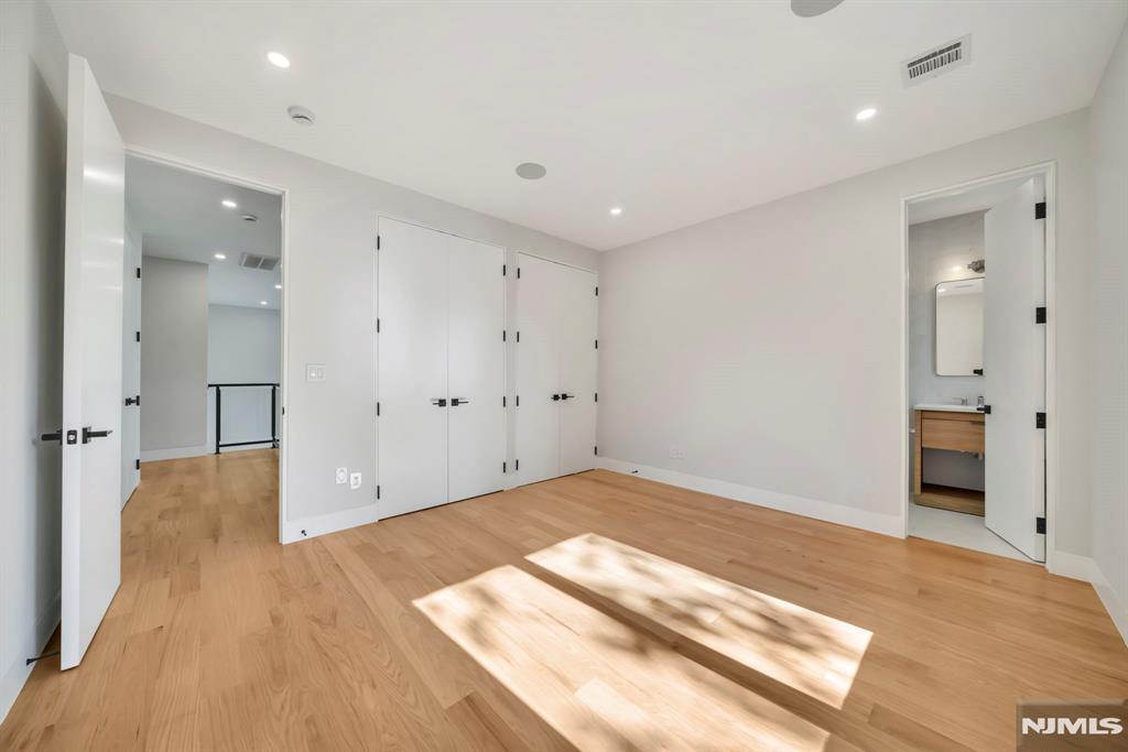 43 Oak Avenue