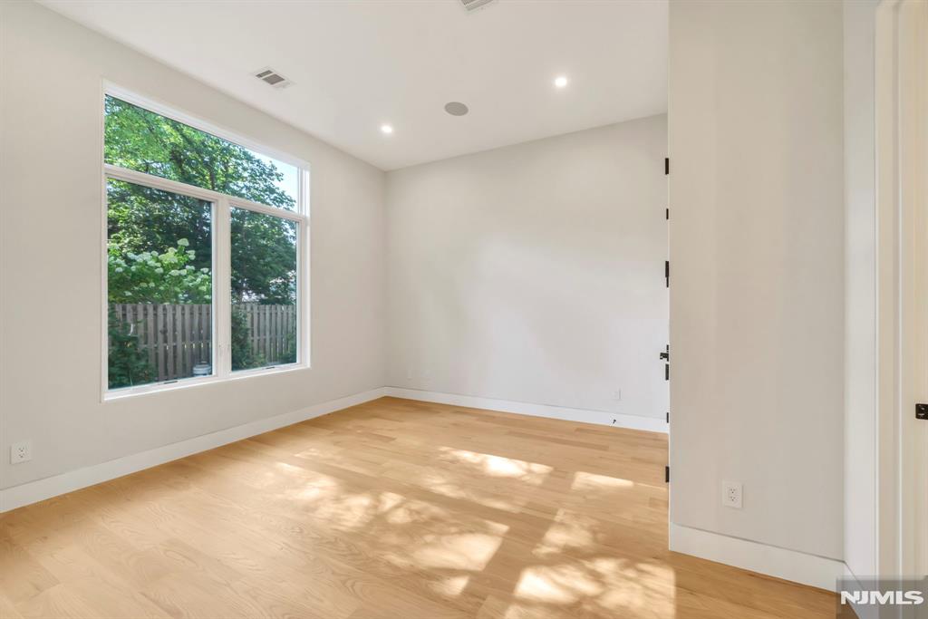 43 Oak Avenue