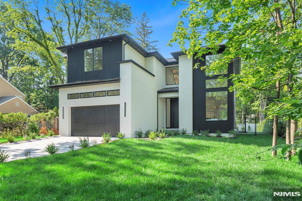43 Oak Avenue