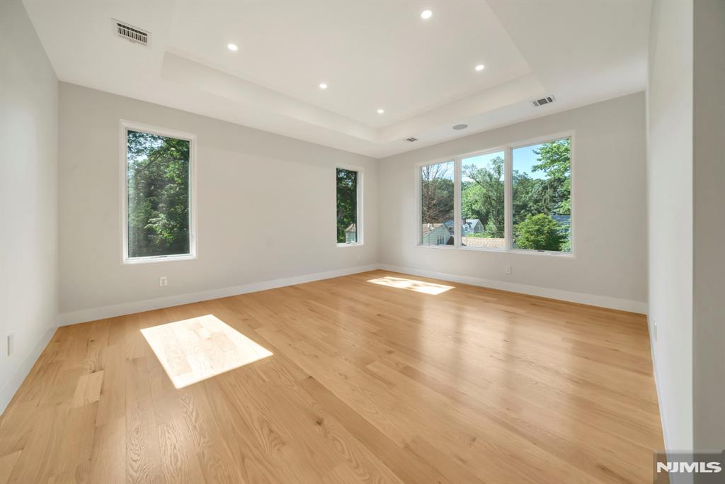 43 Oak Avenue