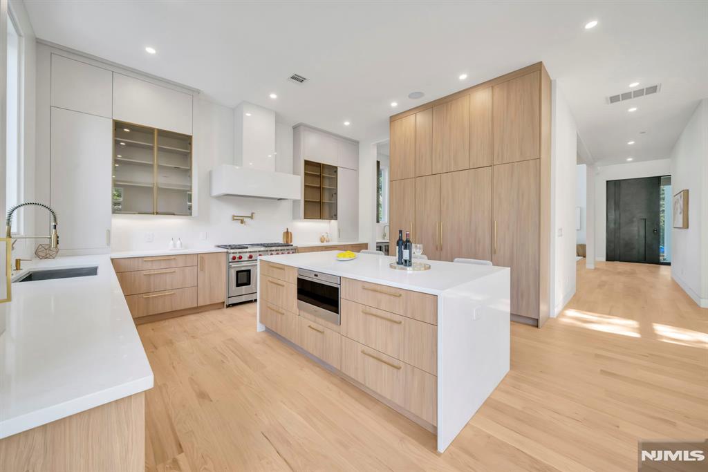 43 Oak Avenue