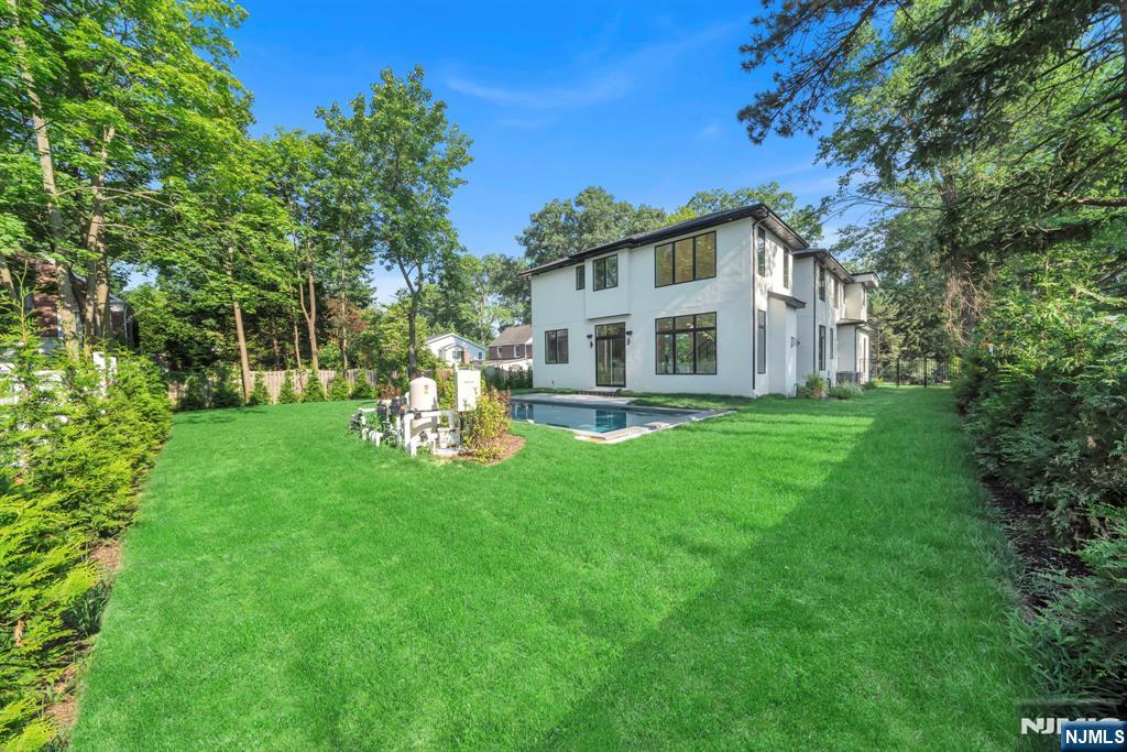 43 Oak Avenue