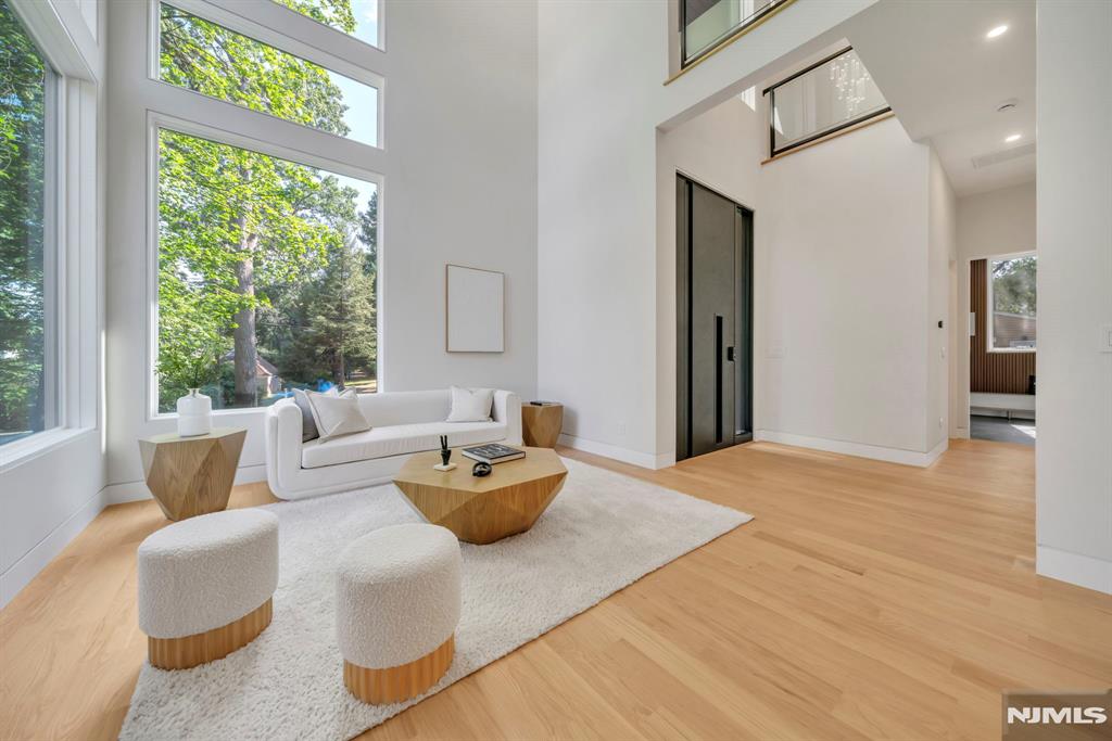 43 Oak Avenue