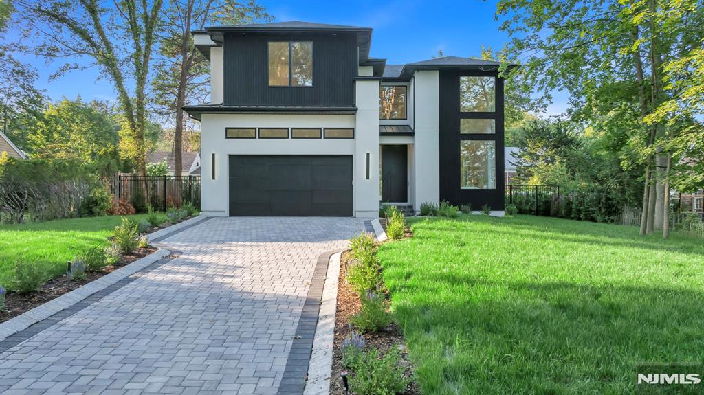 43 Oak Avenue