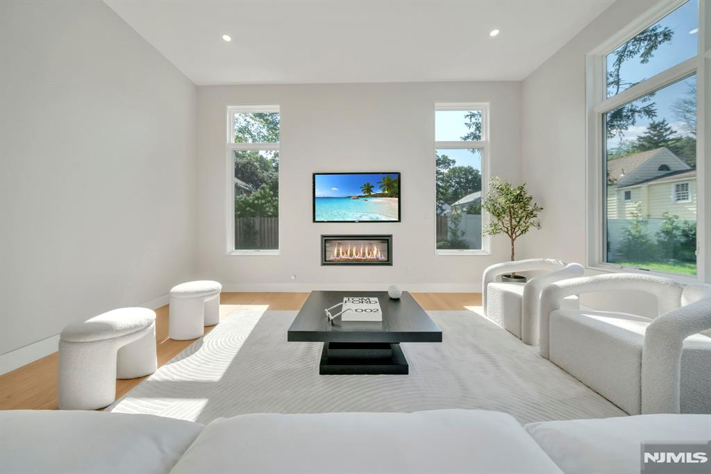 43 Oak Avenue
