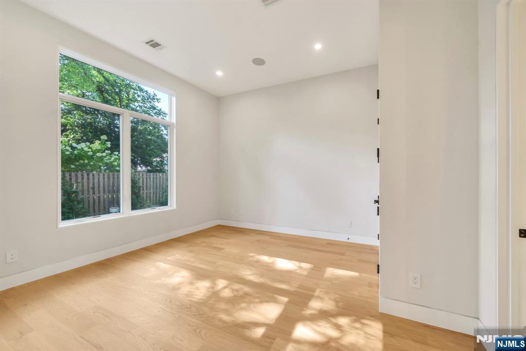 43 Oak Avenue