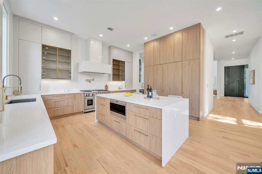 43 Oak Avenue
