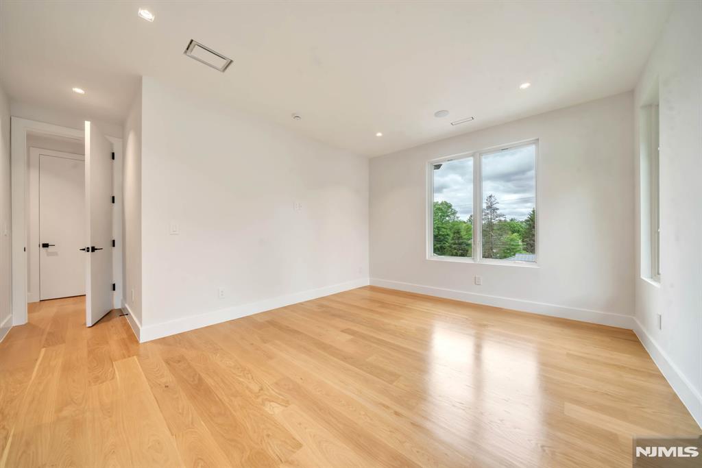 61 Macarthur Avenue