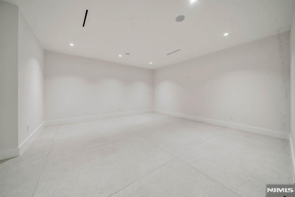 61 Macarthur Avenue