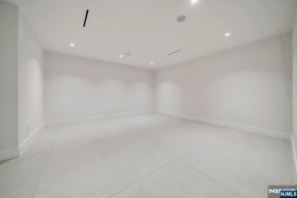 61 Macarthur Avenue