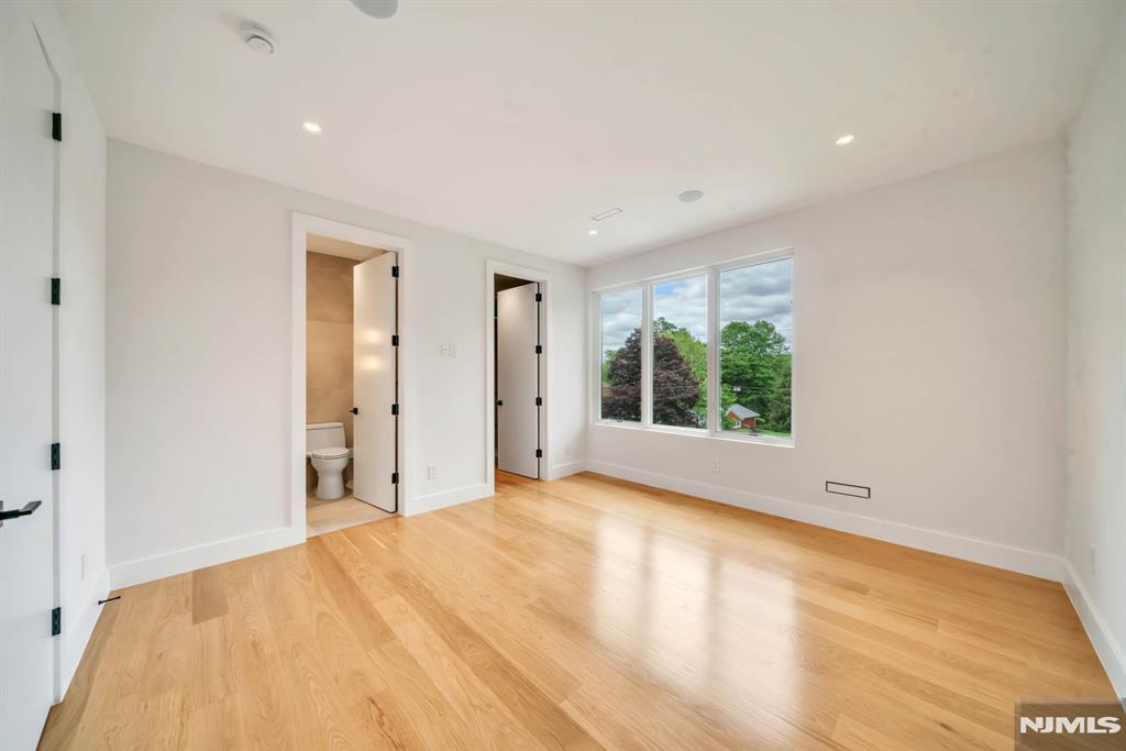 61 Macarthur Avenue