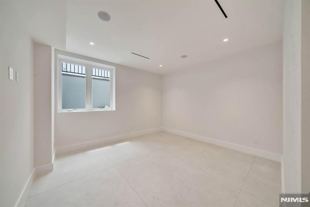 61 Macarthur Avenue