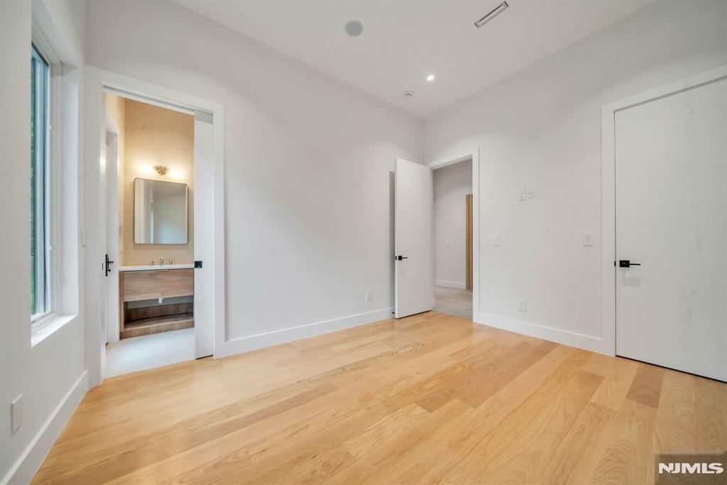 61 Macarthur Avenue