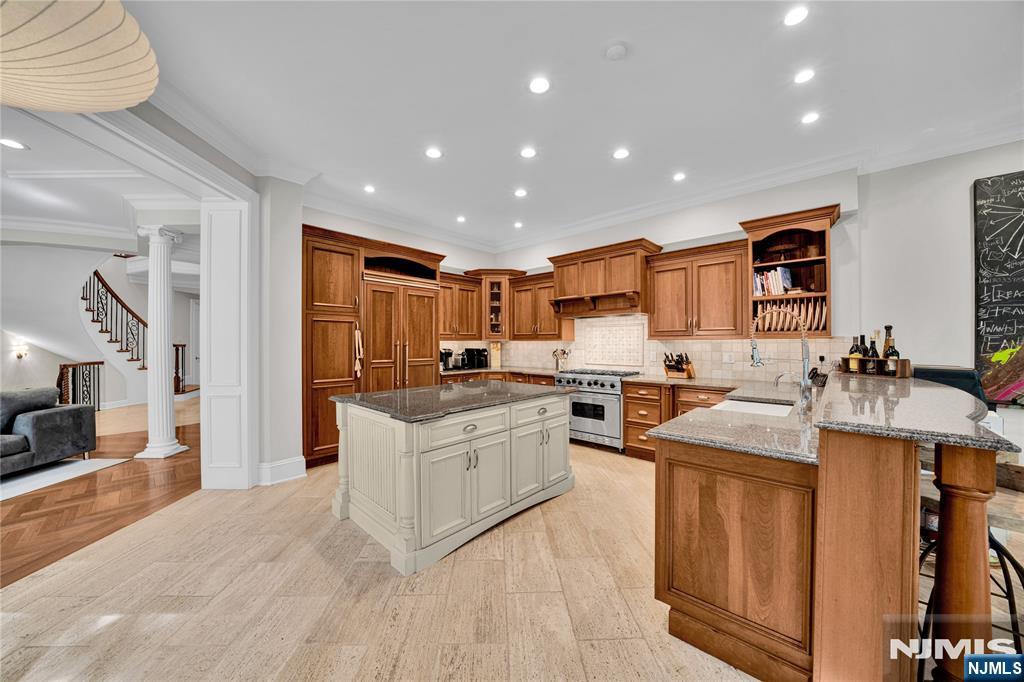 713 Bellaire Drive