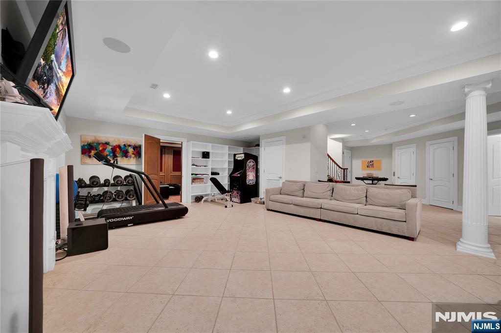 713 Bellaire Drive