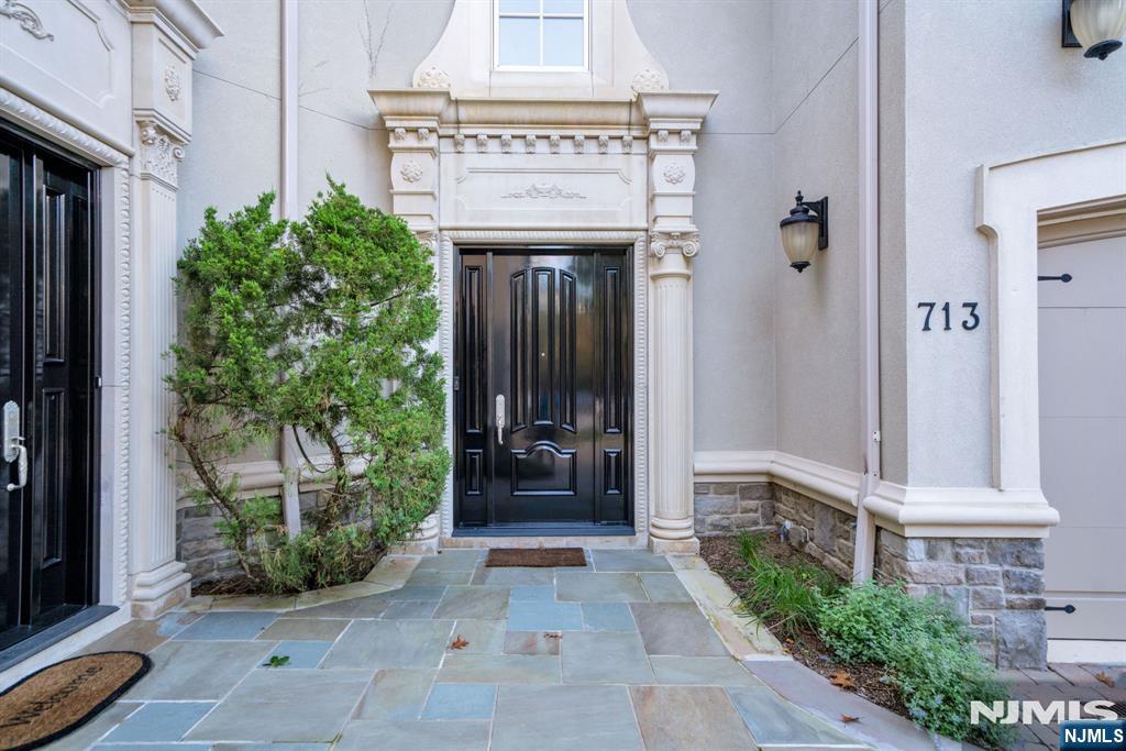 713 Bellaire Drive
