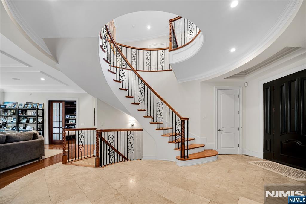 713 Bellaire Drive