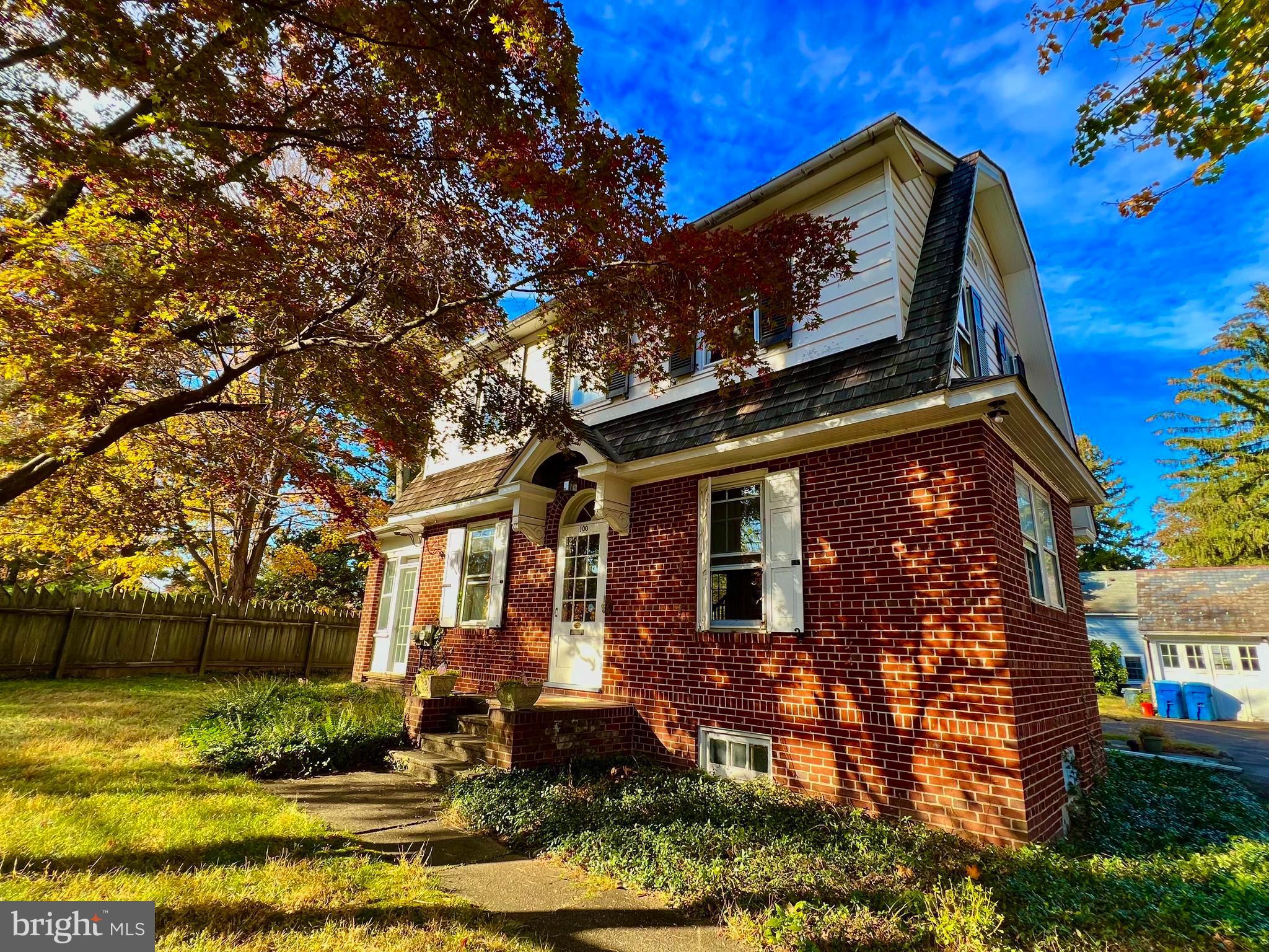 100 W Bridge St