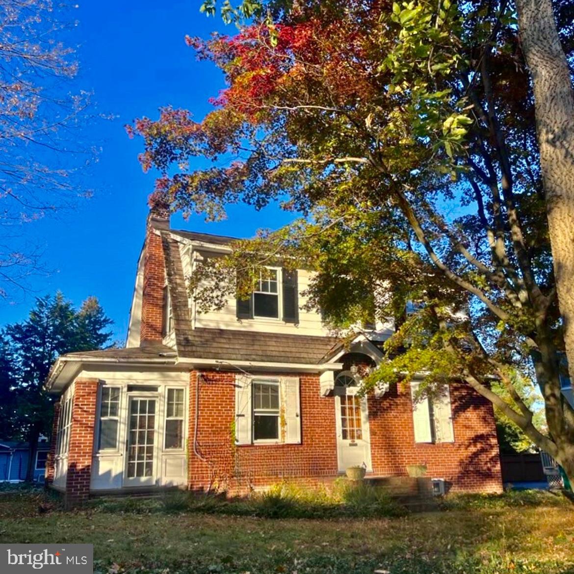 100 W Bridge St