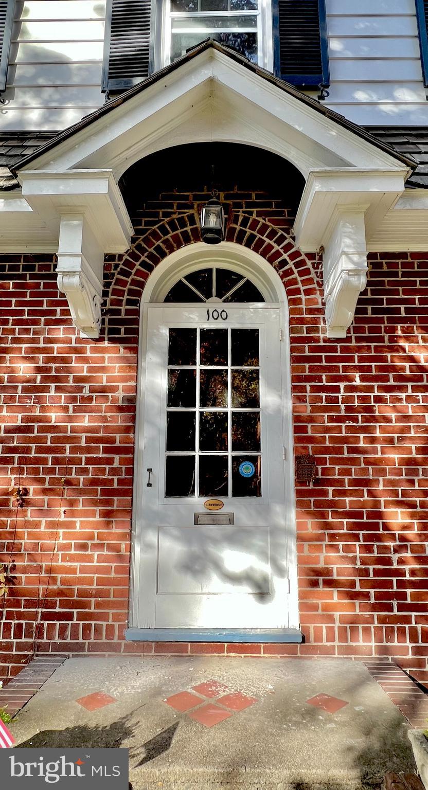 100 W Bridge St