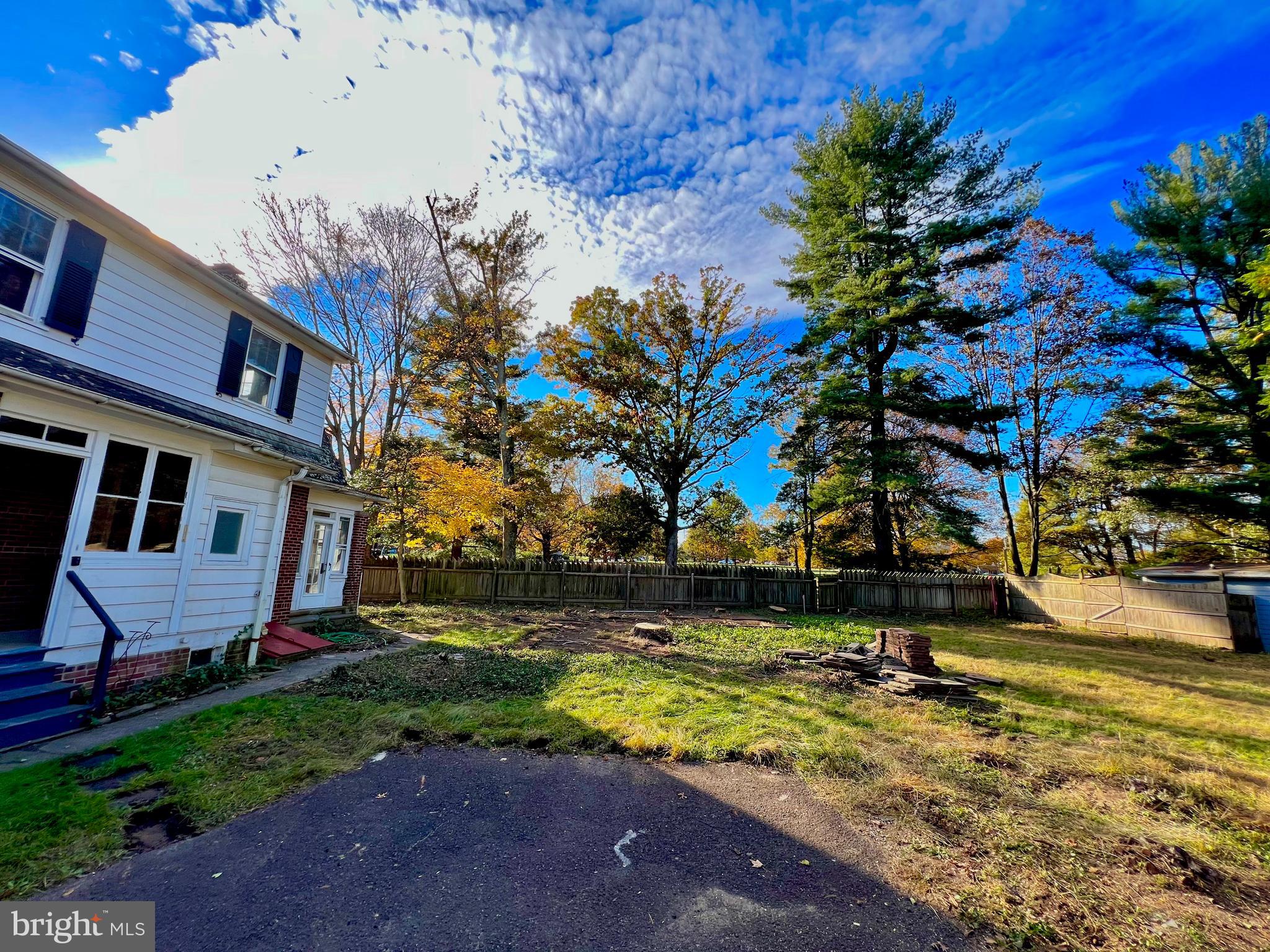 100 W Bridge St
