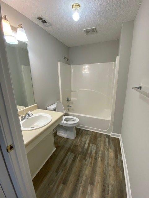 95O Rock Garden Place