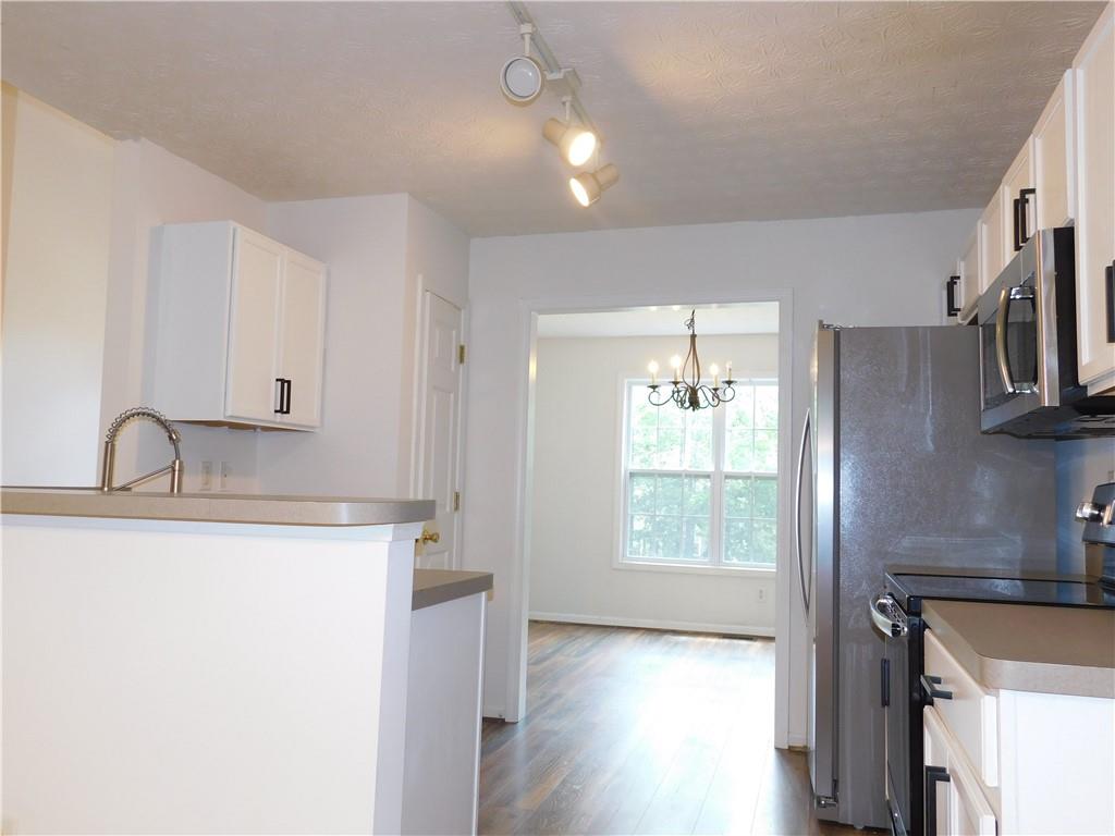 576 Greenwood Park Way