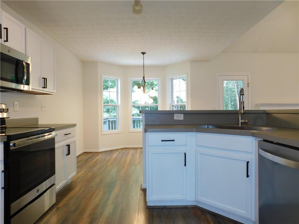 576 Greenwood Park Way