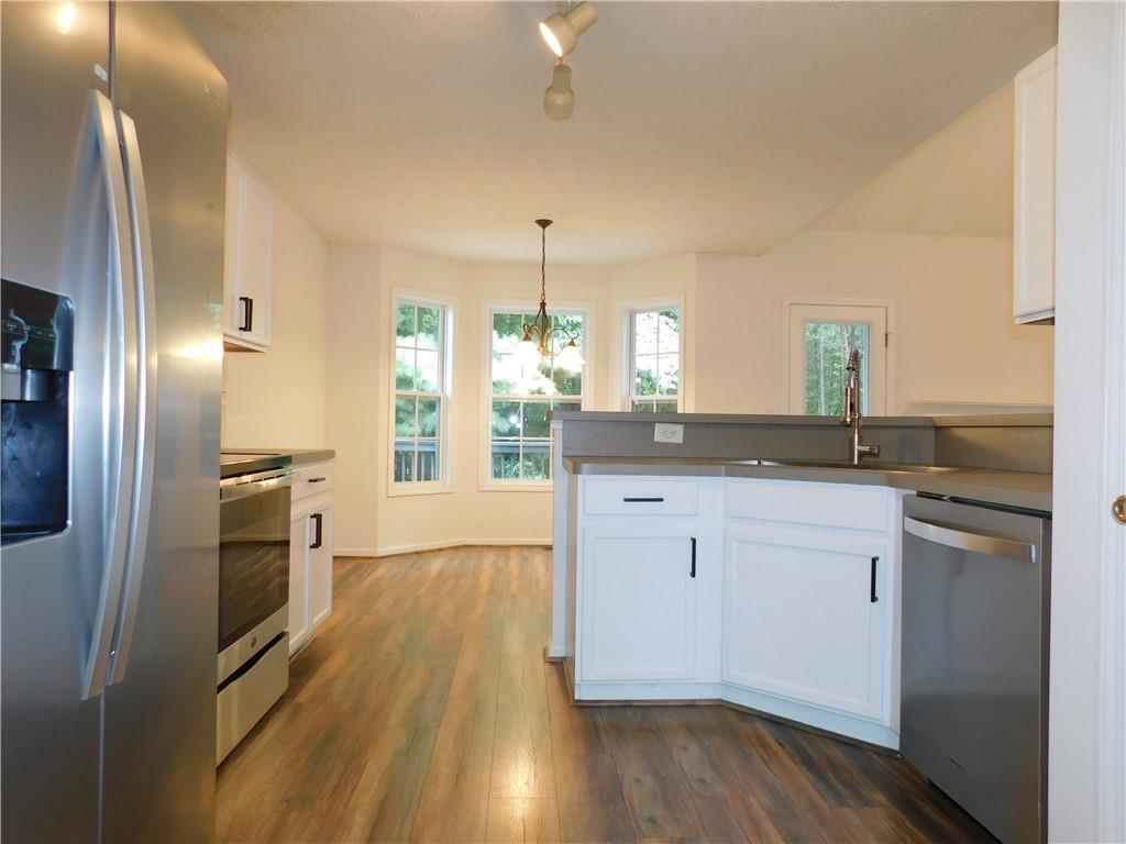 576 Greenwood Park Way