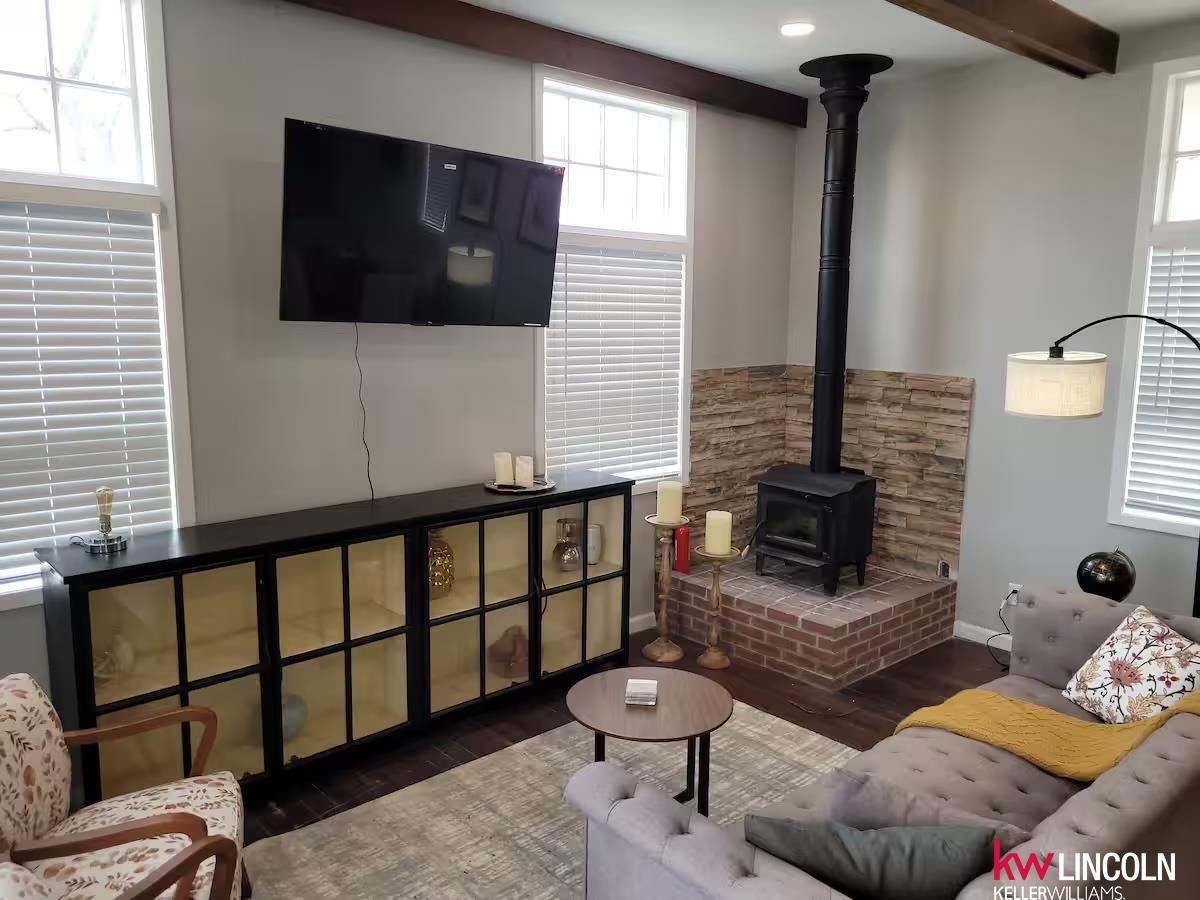 1850 N 228 Plaza