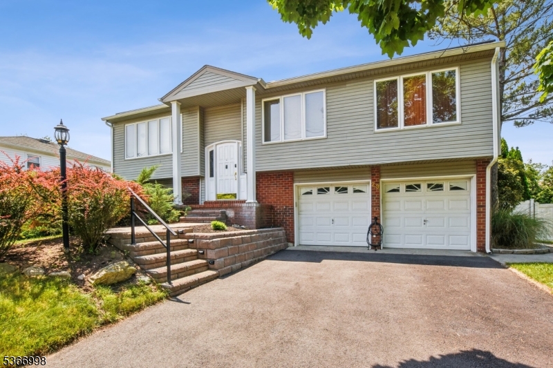 23 Midway Ct