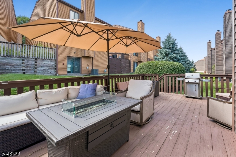 61 Hickory Hill Ct