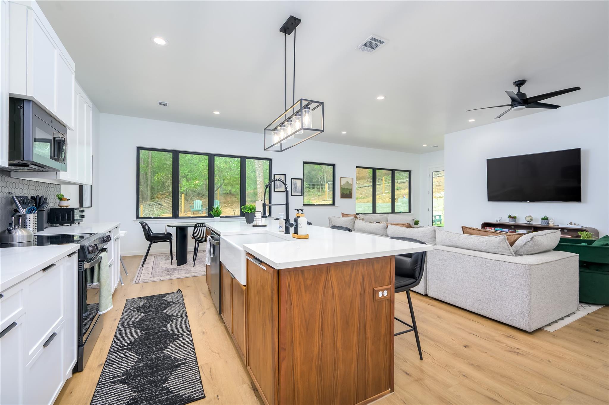 170 Akaloa LN