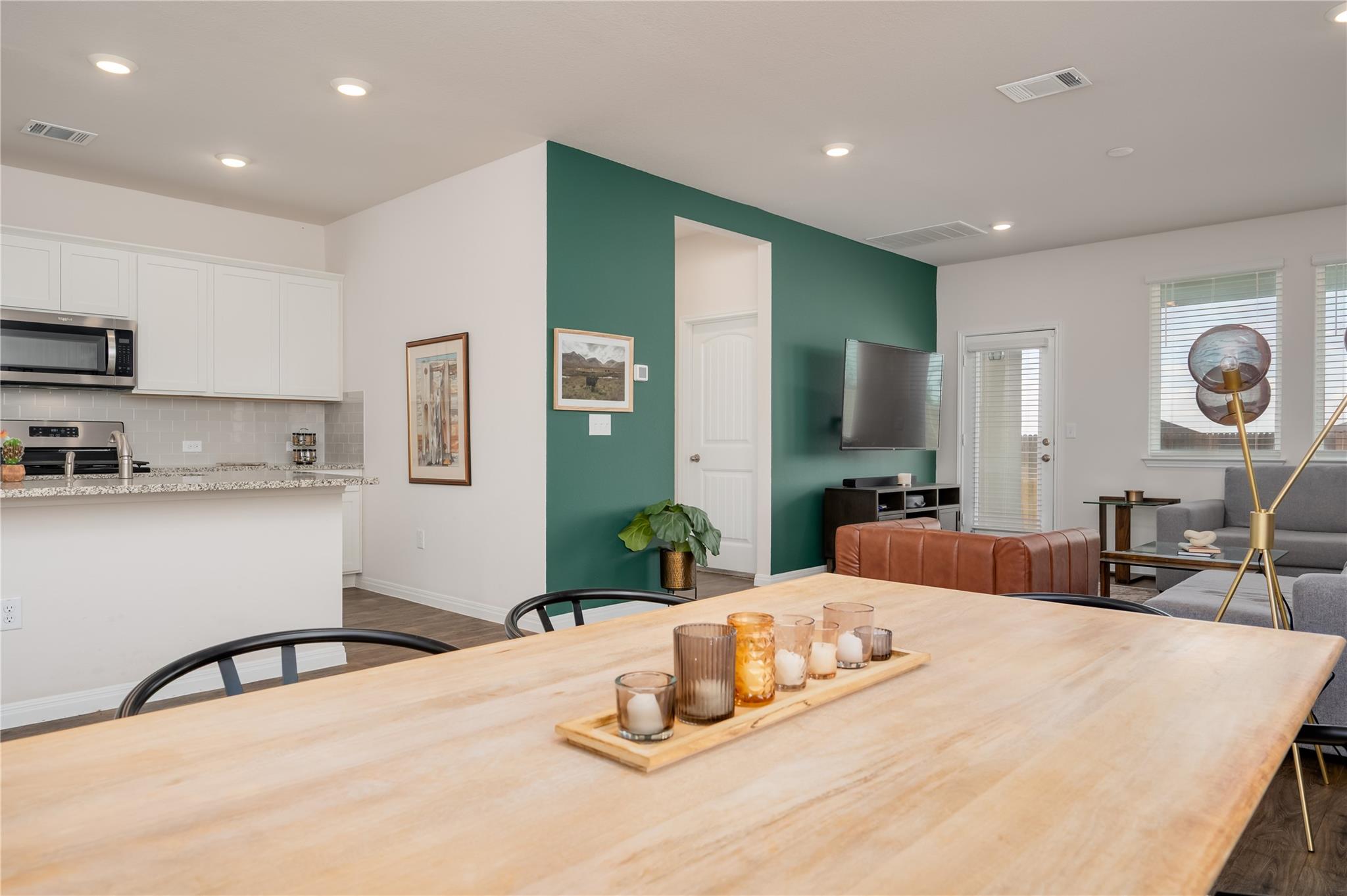 513 Emerald CV