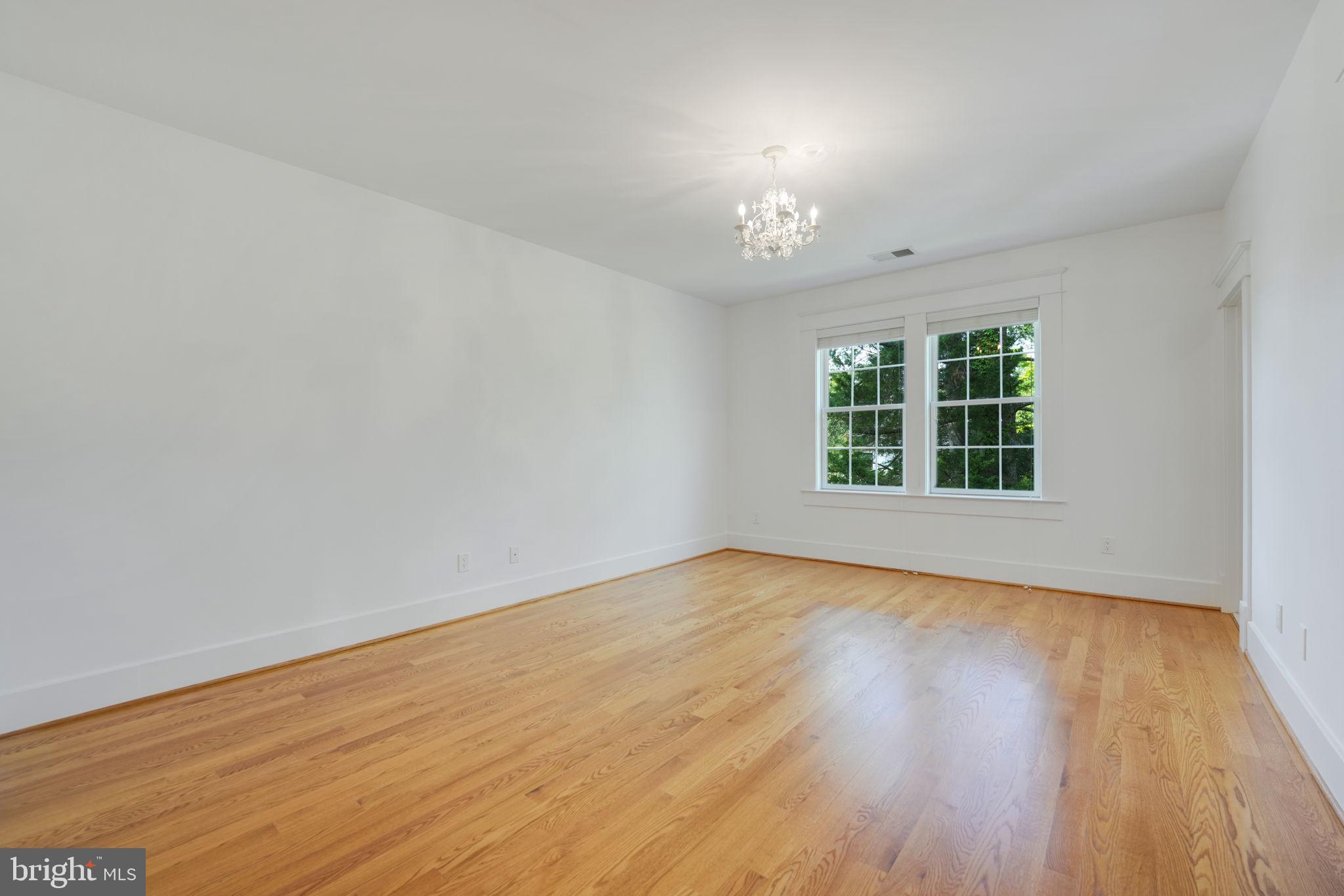 5605 35th Rd N