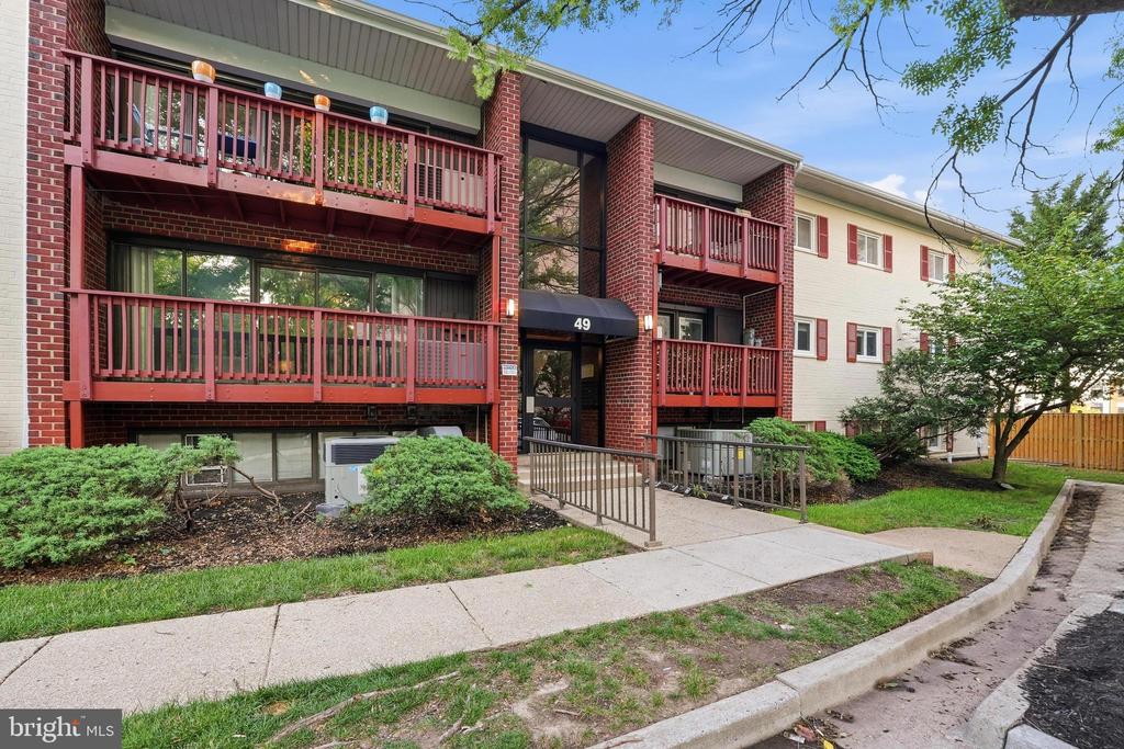 49 SKYHILL ROAD Unit: 204