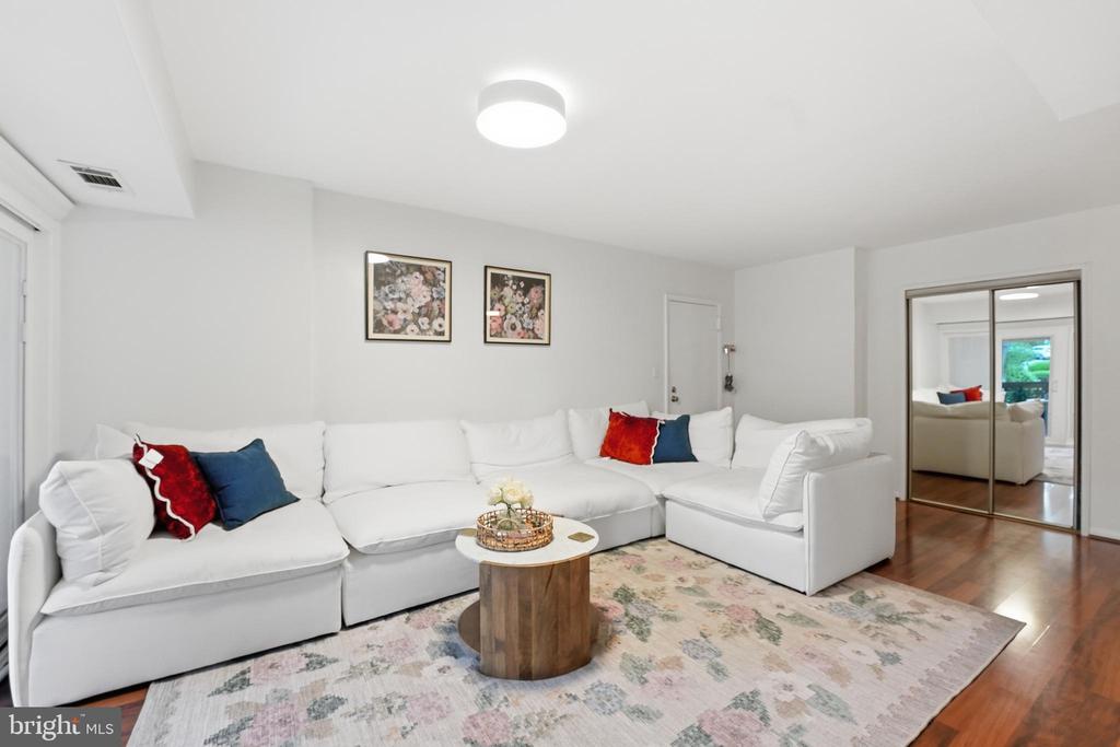 49 SKYHILL ROAD Unit: 204