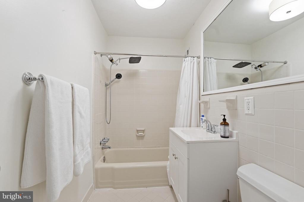 49 SKYHILL ROAD Unit: 204