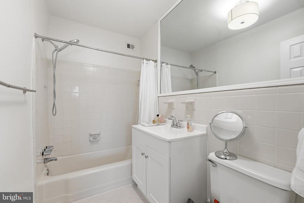 49 SKYHILL ROAD Unit: 204