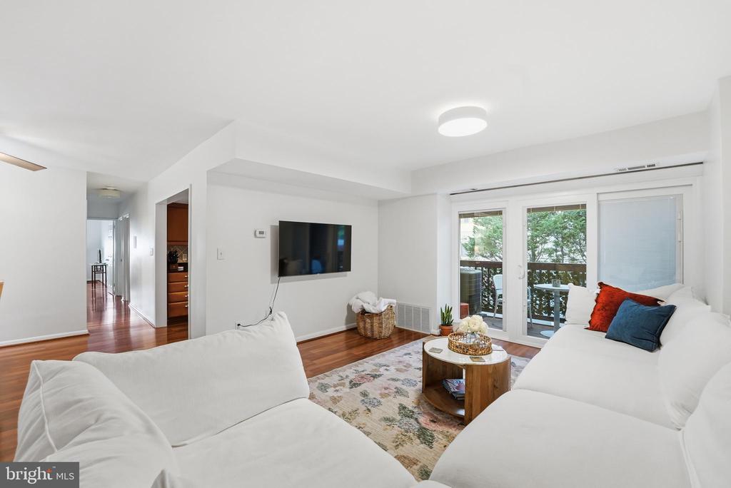 49 SKYHILL ROAD Unit: 204