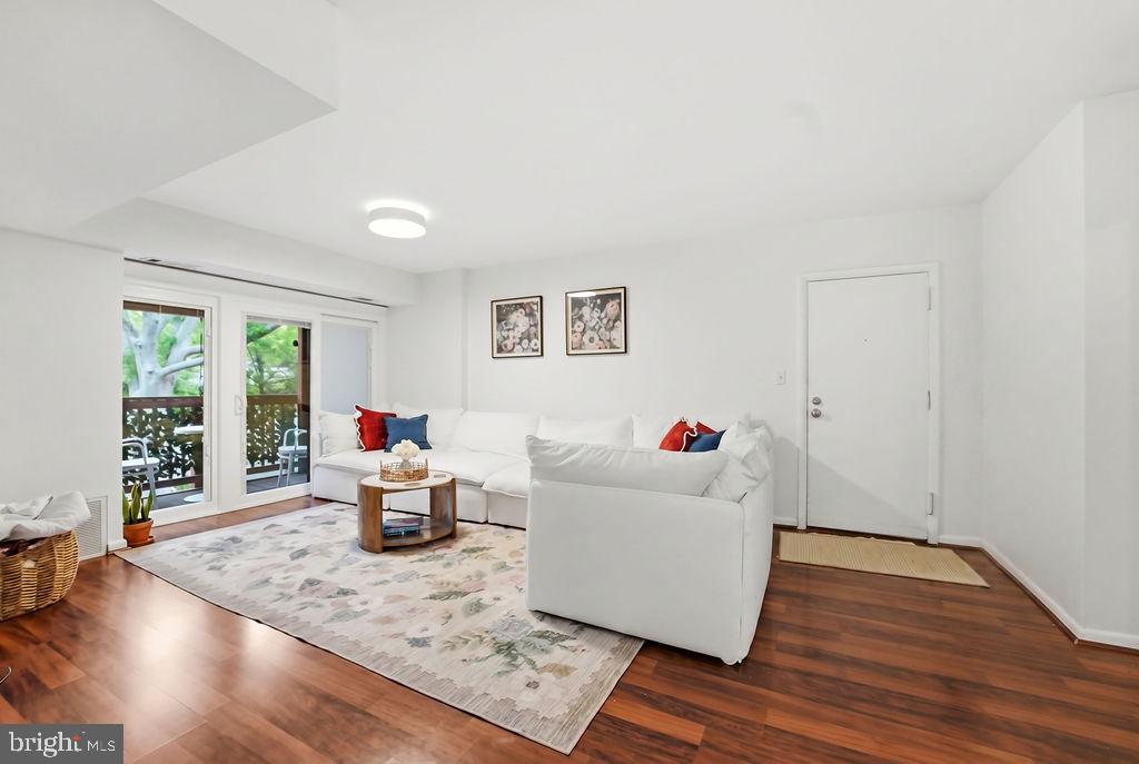 49 SKYHILL ROAD Unit: 204