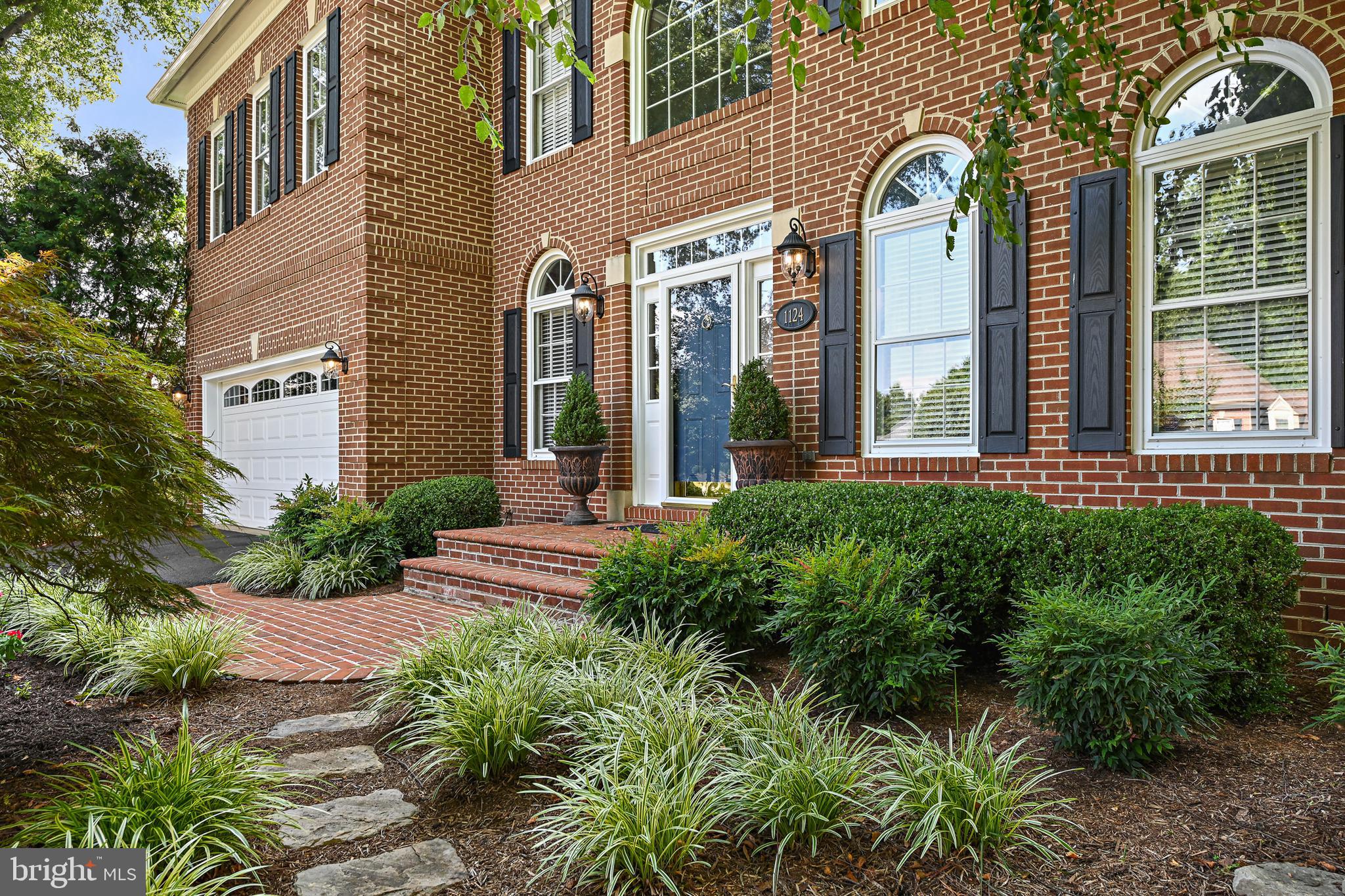1124 ROUND PEBBLE LANE