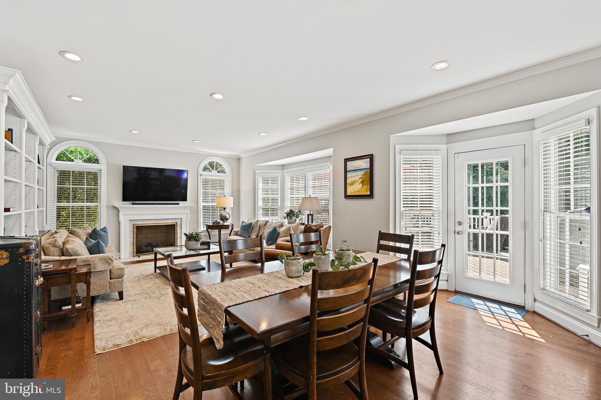 1124 ROUND PEBBLE LANE