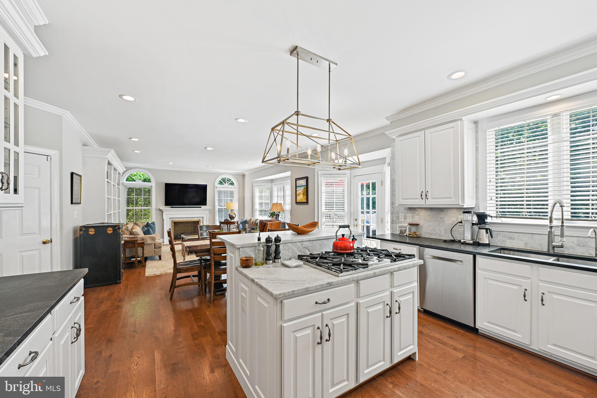 1124 ROUND PEBBLE LANE
