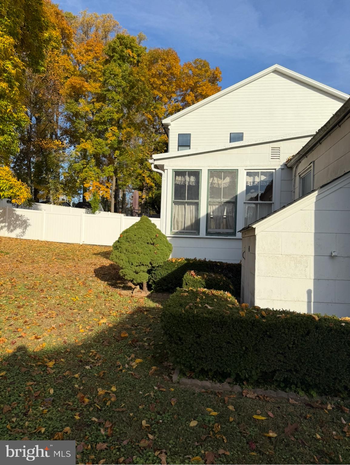 2002 Hillside Dr