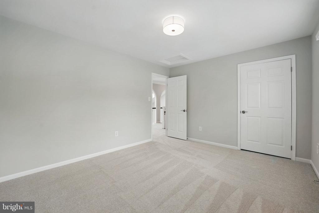 12017 Meadowville Ct