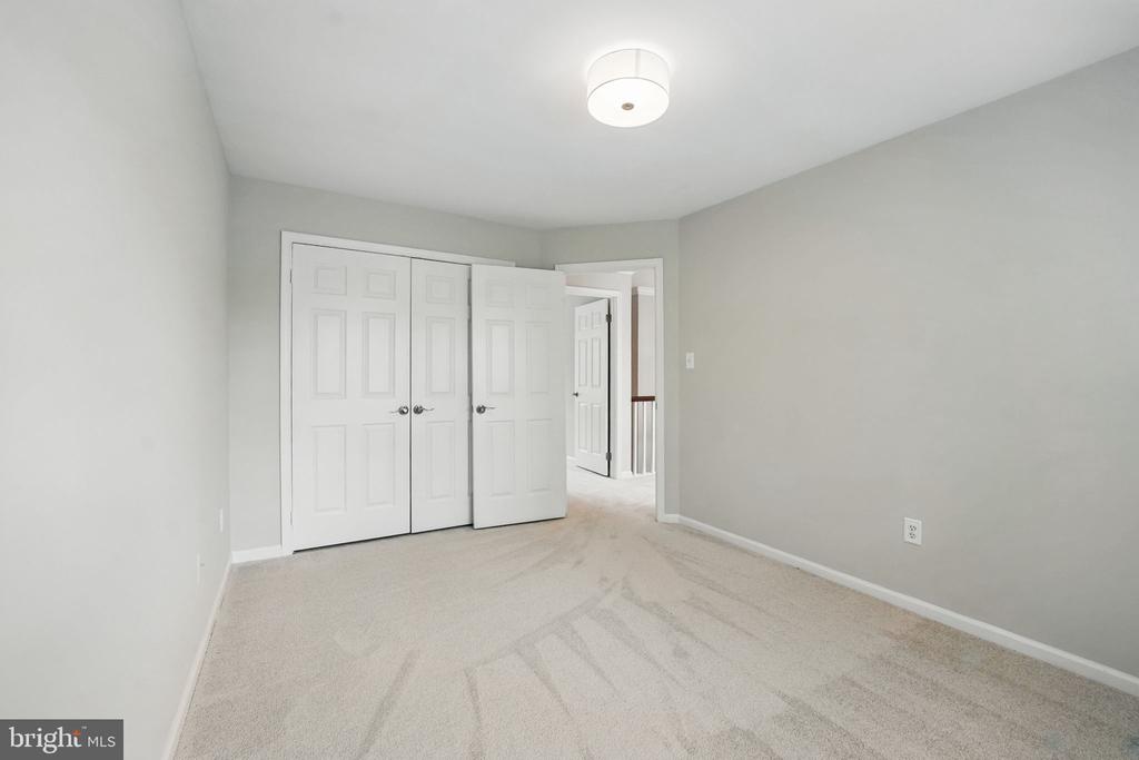 12017 Meadowville Ct