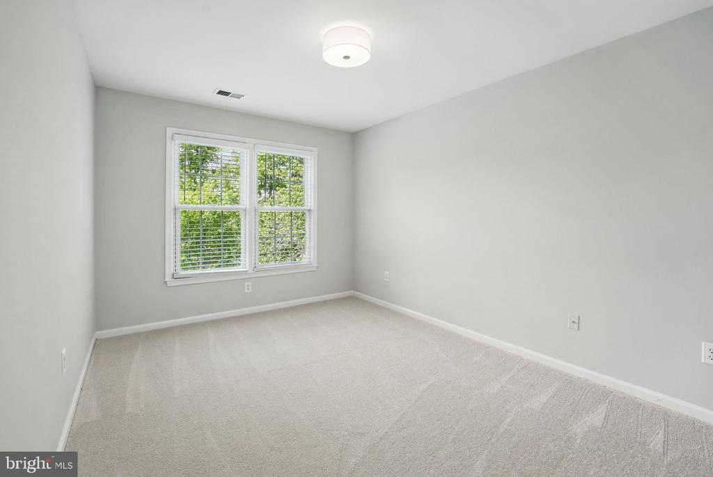 12017 Meadowville Ct
