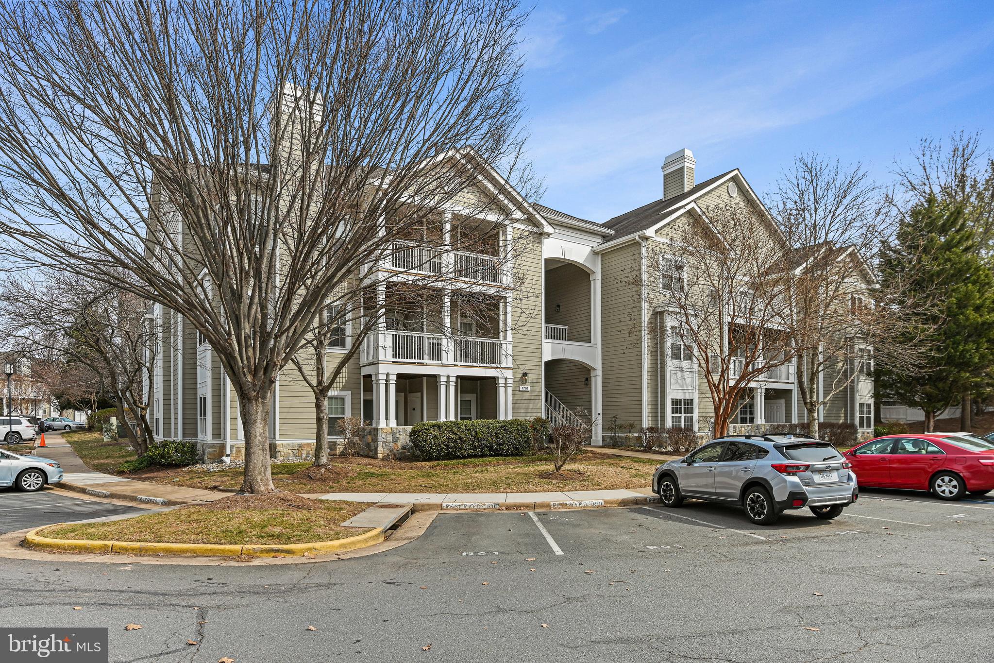 1701 LAKE SHORE CREST DR #24